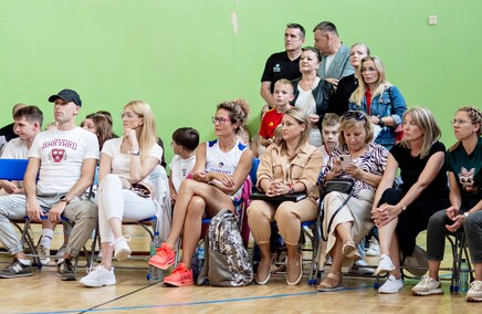 Grali i licytowali dla Adama