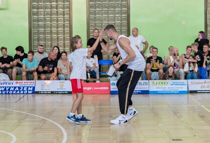 Grali i licytowali dla Adama