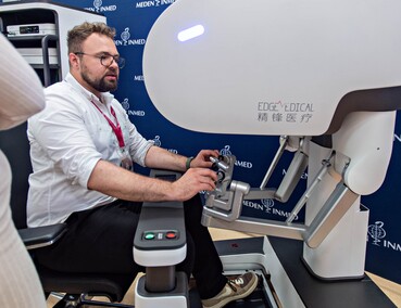 Roboty w służbie chirurgii