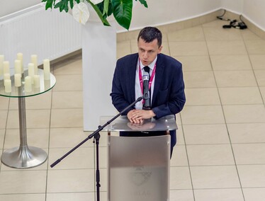 Otwarcie z chirurgiczną precyzją