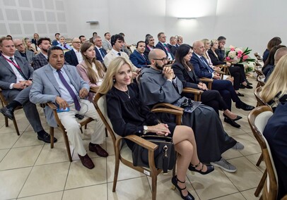 Otwarcie z chirurgiczną precyzją