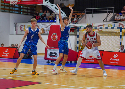 Elbasket wygrywa na inaugurację