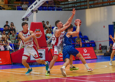 Elbasket wygrywa na inaugurację