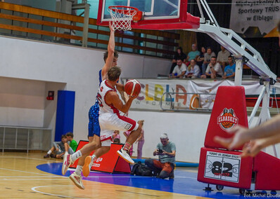 Elbasket wygrywa na inaugurację