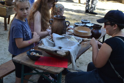 W Lipcach Reymontowskich na dziedzińcu Biblioteki