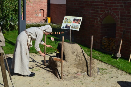 W Lipcach Reymontowskich na dziedzińcu Biblioteki