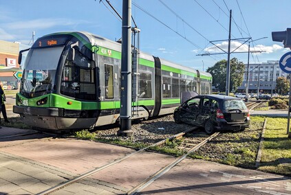 Kolizja z tramwajem na rondzie Zamech