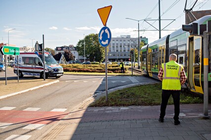 Kolizja z tramwajem na rondzie Zamech