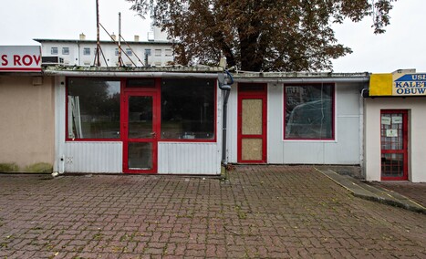 Więcej zieleni koło czołgu