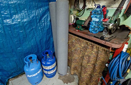 70-latek od pół roku mieszka w garażu, bez wody i ogrzewania 70-latek od pół roku mieszka w garażu, bez wody i ogrzewania