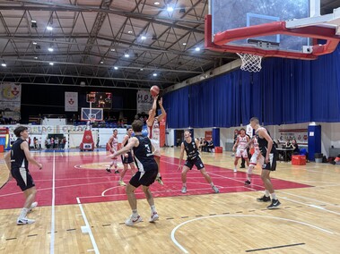 Przekonujące zwycięstwo koszykarzy