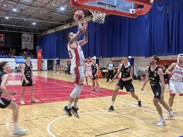 Przekonujące zwycięstwo koszykarzy