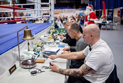 Boks w mikołajkowym wydaniu