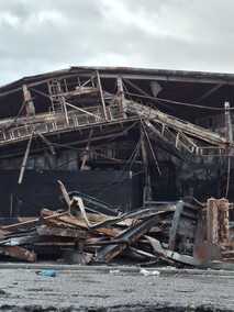 Rozpoczęła się rozbiórka spalonej sortowni odpadów