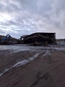 Rozpoczęła się rozbiórka spalonej sortowni odpadów