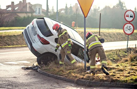 Wymusiła pierwszeństwo i wylądowała w rowie