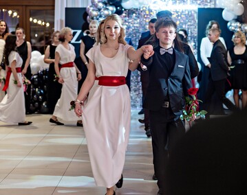 Zaczynamy studniówki! Tak bawili się uczniowie Zespołu Szkół Gospodarczych