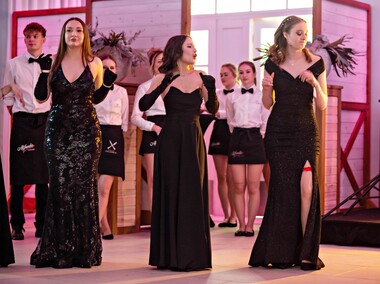 Zaczynamy studniówki! Tak bawili się uczniowie Zespołu Szkół Gospodarczych