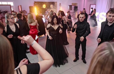 Zaczynamy studniówki! Tak bawili się uczniowie Zespołu Szkół Gospodarczych