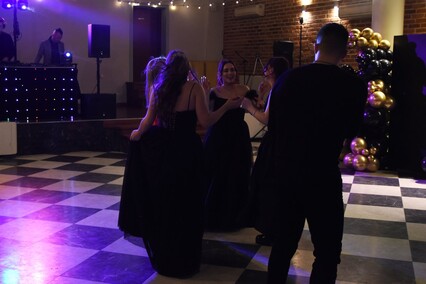 \"Studniówka niepowtarzalna jak każdy z was\"