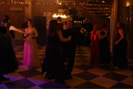 \"Studniówka niepowtarzalna jak każdy z was\"