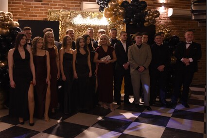 \"Studniówka niepowtarzalna jak każdy z was\"