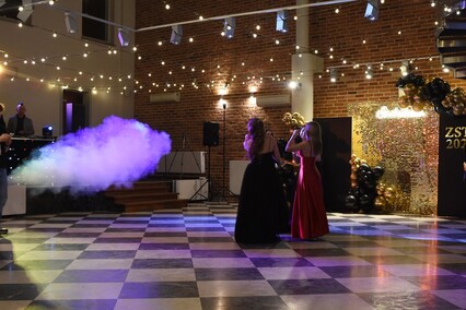 \"Studniówka niepowtarzalna jak każdy z was\"