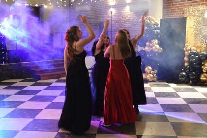 \"Studniówka niepowtarzalna jak każdy z was\"