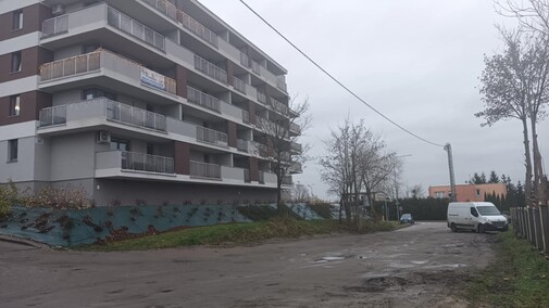 Buble nie dają spokoju mieszkańcom osiedla, deweloper milczy