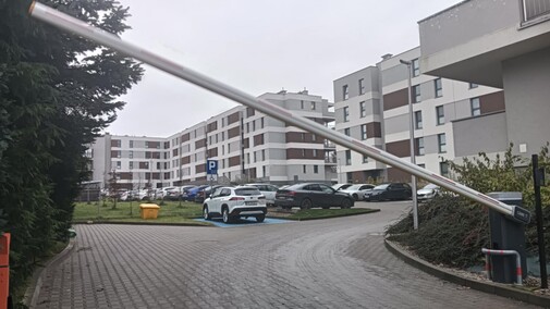 Buble nie dają spokoju mieszkańcom osiedla, deweloper milczy