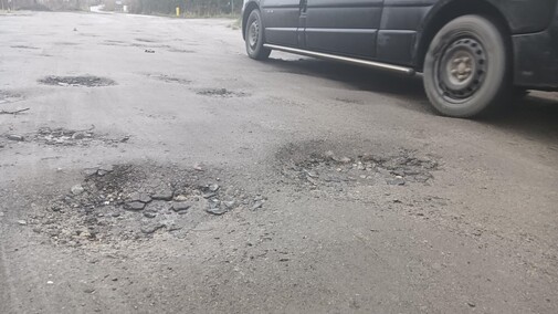 Buble nie dają spokoju mieszkańcom osiedla, deweloper milczy