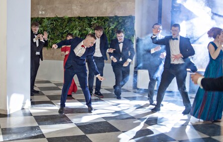 \"Studniówkę ma się tylko raz w życiu\"