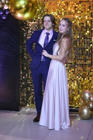 \"Między młodzieńczą beztroską a dojrzałością\". Studniówka II LO