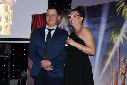 \"Między młodzieńczą beztroską a dojrzałością\". Studniówka II LO