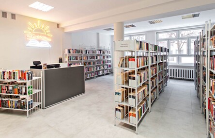 Słoneczna z nową biblioteką