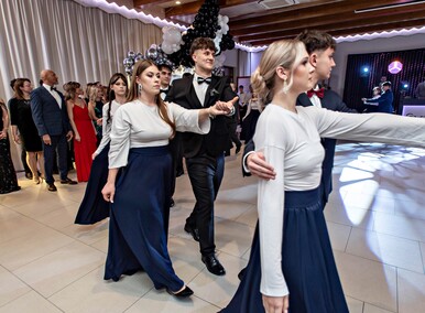 Studniówka IV LO. „Bądźcie najlepszą wersją siebie w przyszłości”