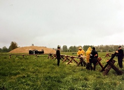 Z tej góry piasku na drugim planie powstanie "Wojciechowe Wzgórze".