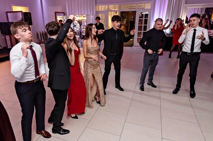 \"Jest energia na dobrą imprezę!\" Studniówka ZSEiO