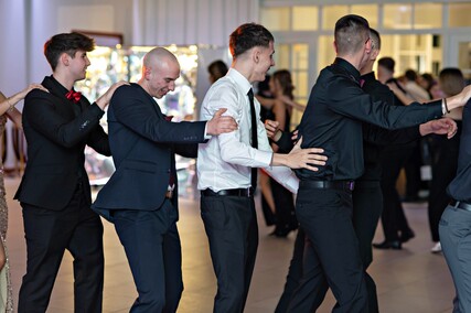 \"Jest energia na dobrą imprezę!\" Studniówka ZSEiO