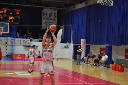 Elbasket wygrywa z liderem