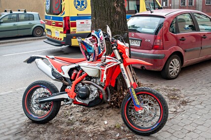 Uderzyła w motocyklistę