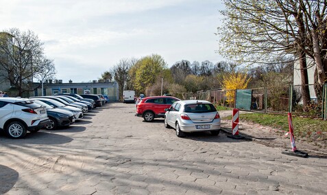 Przebudowują parking przy Bema