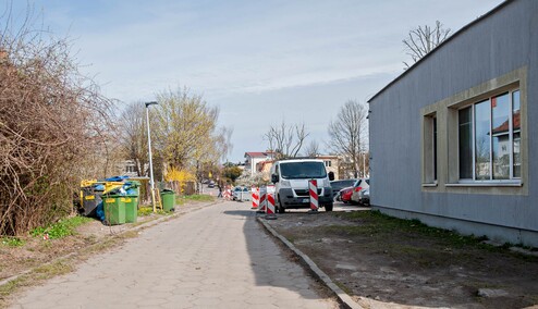 Przebudowują parking przy Bema