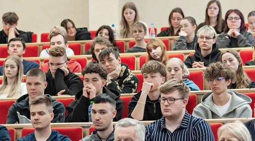 Młodzież debatowała z prezydentem o tym, czy warto zostać w Elblągu