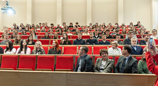 Młodzież debatowała z o tym, czy warto zostać w Elblągu