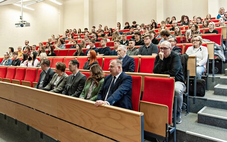 Młodzież debatowała z prezydentem o tym, czy warto zostać w Elblągu
