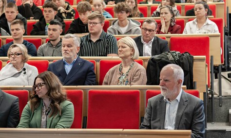 Młodzież debatowała z prezydentem o tym, czy warto zostać w Elblągu