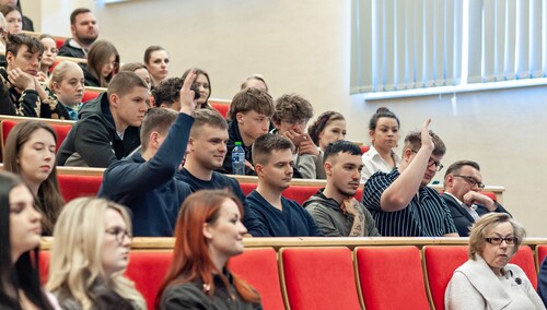 Młodzież debatowała z prezydentem o tym, czy warto zostać w Elblągu