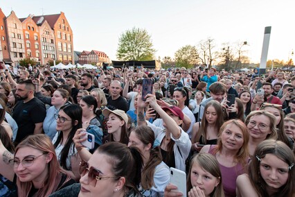 Dawid Kwiatkowski zaśpiewał przed katedrą