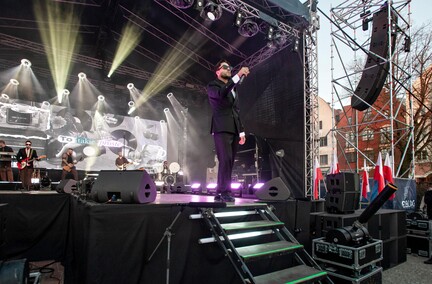 Dawid Kwiatkowski zaśpiewał przed katedrą